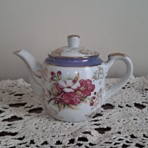 ROYAL CROWN CAPRICE MINI TEAPOT